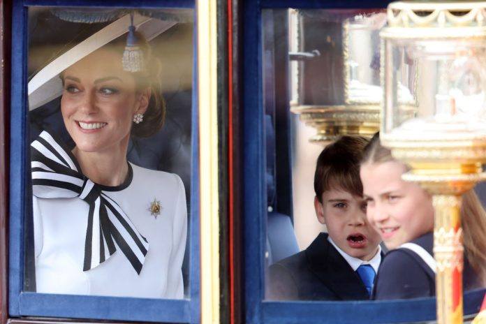 Πρίγκιπας-Λούις-πριγκίπισσα-Κέιτ-trooping-the-color-2024-άμαξα-GettyImages-2157666559